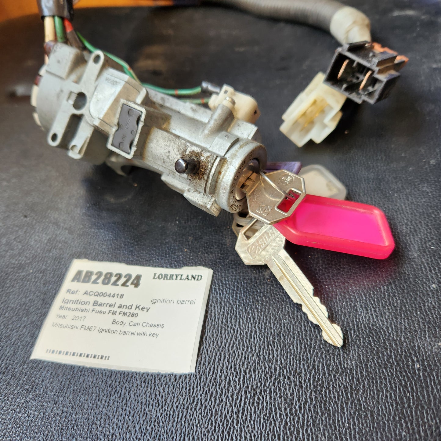 Mitsubishi Fuso Fighter FM FM67FM2RFAM6X2 - Ignition Barrel and Key PN: ignition barrel
