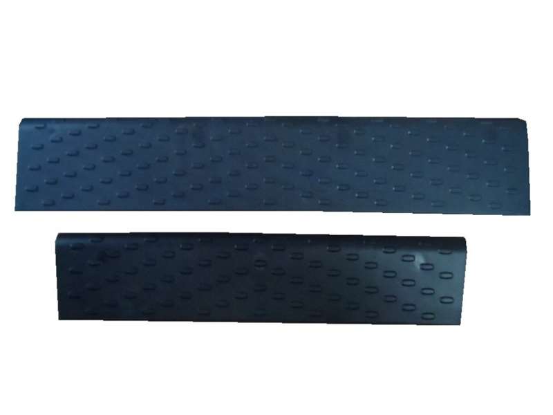 2006 Mack Qantum All - Front Bumper Step PN: RN0418