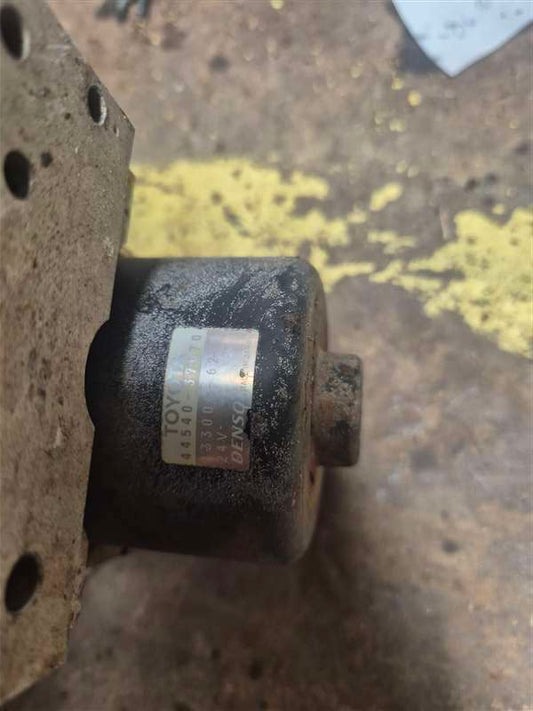 Toyota Dyna XZU504 xzu504-00011366 - ABS Brake Unit