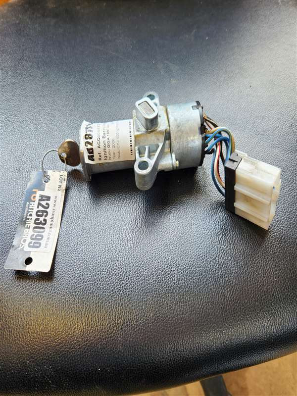 Isuzu Giga 1997-on CYJ400 - Ignition Barrel and Key PN: Barrel with Key