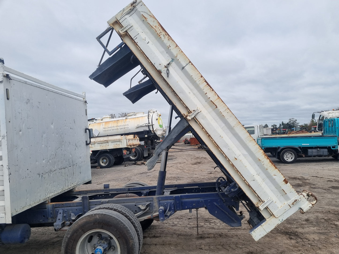 Isuzu N-Series 1994-2005 NPR81L-7002552 - Tipping Deck PN: tipper 2545 w x 2020 w