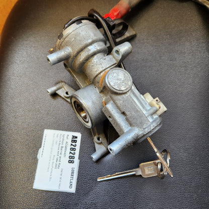 Isuzu N-Series NKR NKR66E7477978 - Ignition Barrel and Key PN: barrel and keys