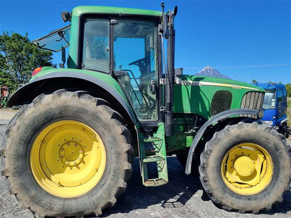 John Deere Tractor 6820