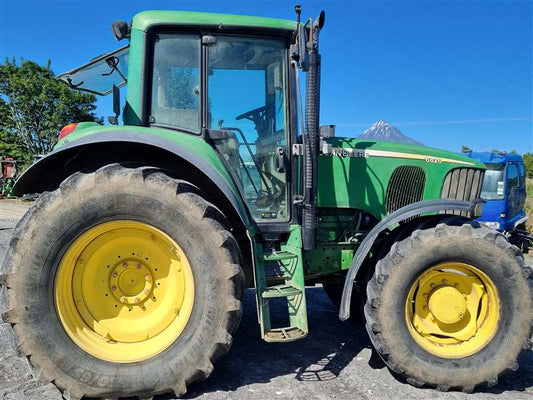 John Deere Tractor 6820