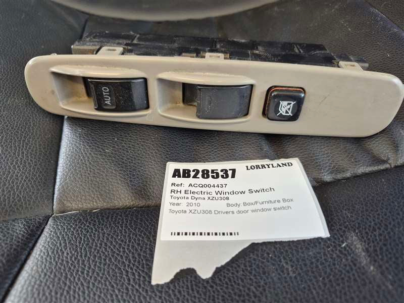 Toyota Dyna XZU308 XZU308-1007437 - RH Electric Window Switch