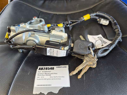 Toyota Dyna XZU308 XZU308-1007437 - Ignition Barrel and Key