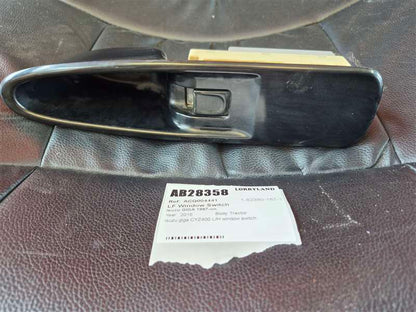 Isuzu Giga 1997-on CYZ400 - Left Front Window Switch PN: 1-82380-167-1