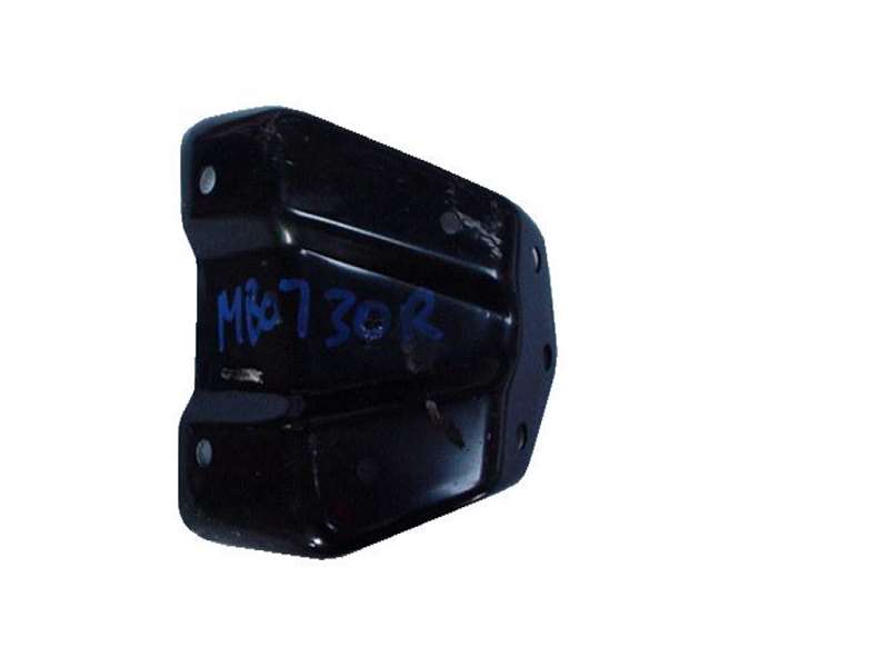 Mitsubishi Fuso Fighter FK617 Fighter 10/1997-2002 - LH Bumper Iron PN: MB0730L
