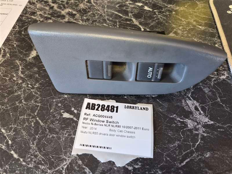 Isuzu N-Series NLR NLR85-7016677 - Right Front Window Switch