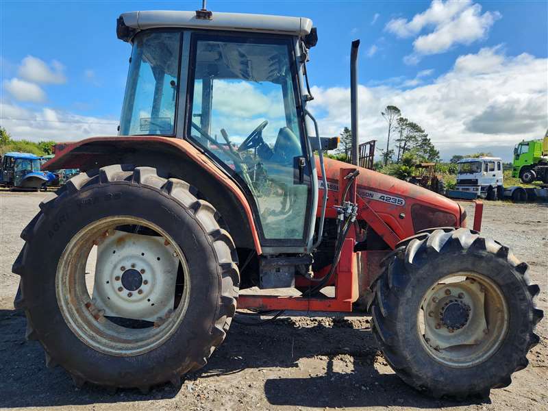 1999 Massey Ferguson Tractor 4235