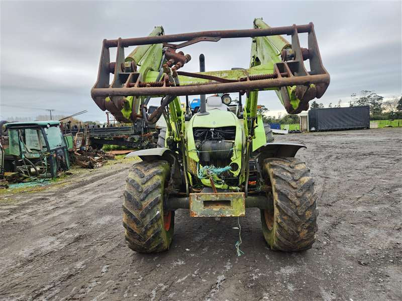 CLAAS Tractor AXOS 330