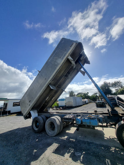 Isuzu Giga 1997-on CXH52 - Tipping Deck