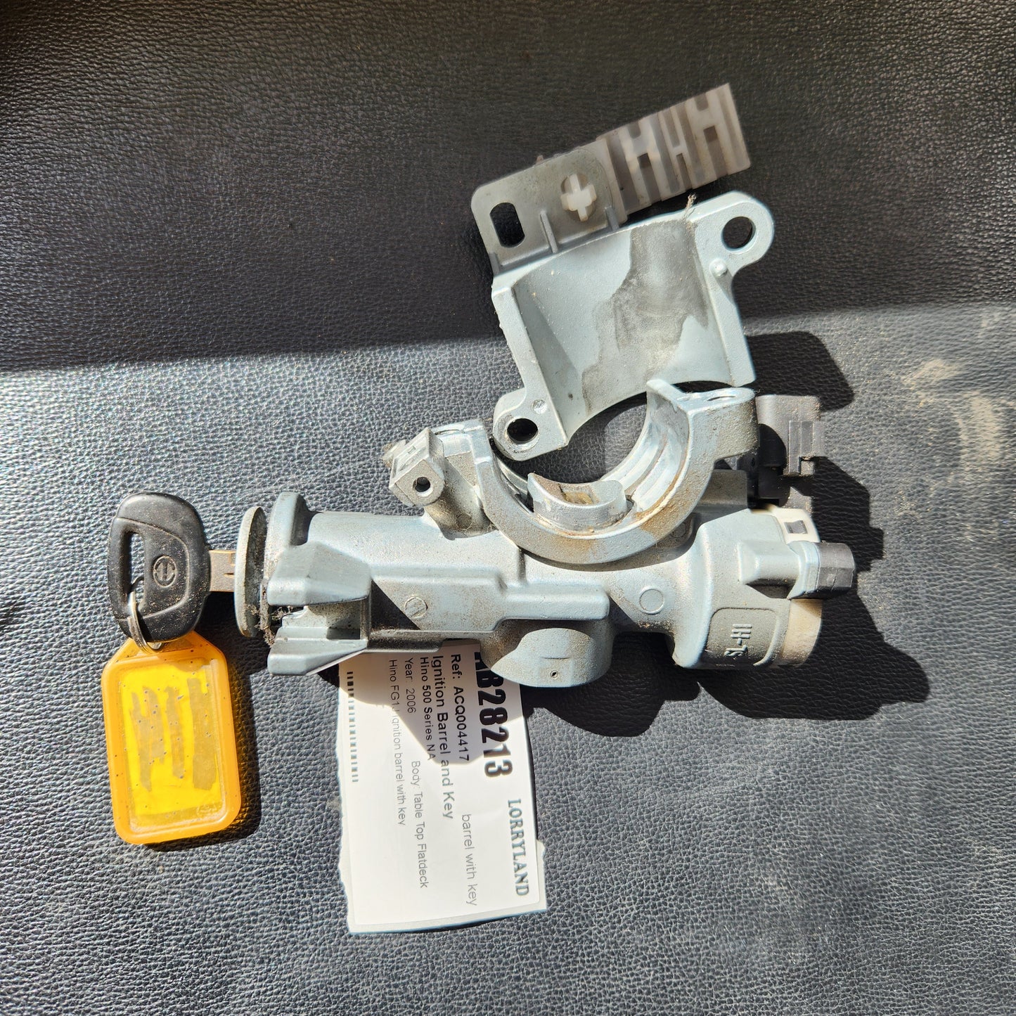 Hino 500 Series X15334 - Ignition Barrel and Key PN: barrel with key