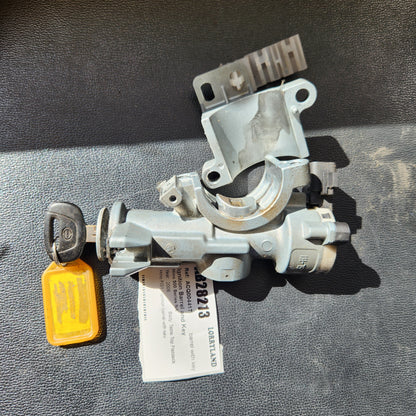 Hino 500 Series X15334 - Ignition Barrel and Key PN: barrel with key