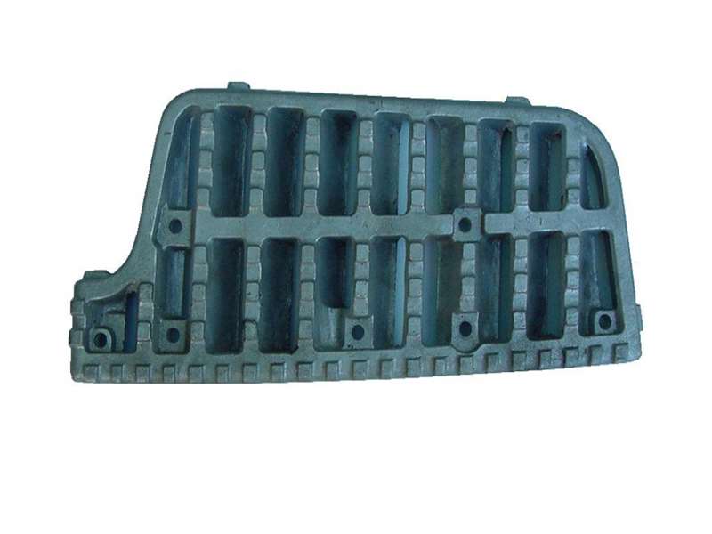Isuzu GIGA 1997-on - LH Step Plate Lower PN: IZ0913L