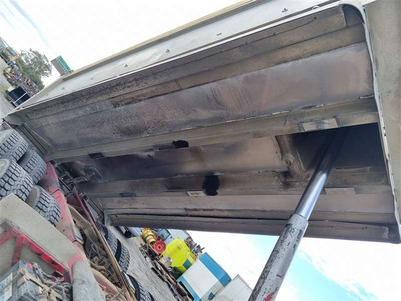 Ford Aeromax 9513 - Tipping Deck