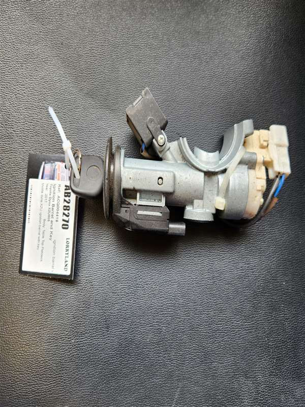 Toyota Dyna XZU605 XZU605-0017701 - Ignition Barrel and Key PN: ignition barrel with key