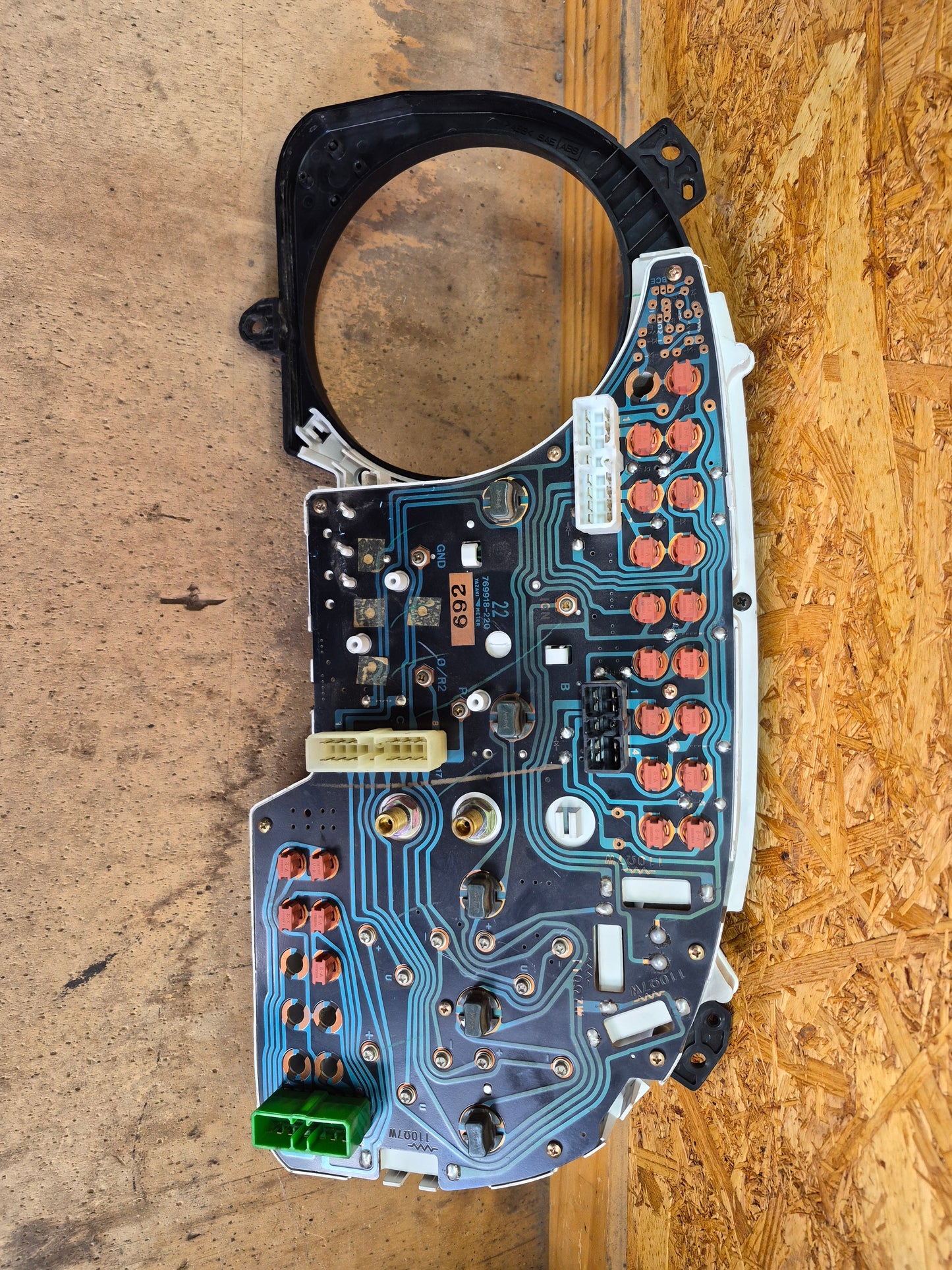Isuzu C Series CXH50UI CXH50 - Instrument Cluster PN: 69671-490