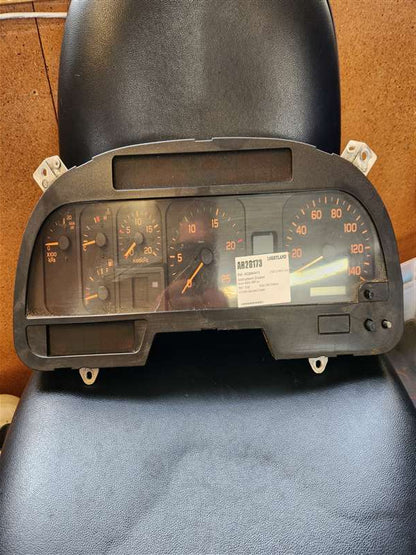 Isuzu Giga 1997-on CYJ400 - Instrument Cluster PN: Instrument cluster