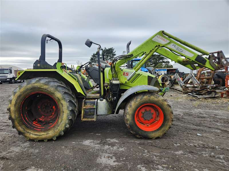 CLAAS Tractor AXOS 330