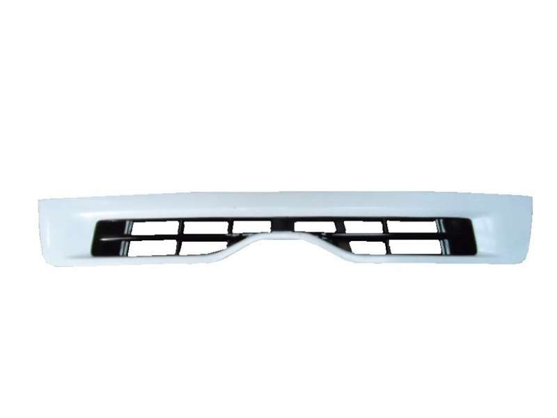 2007 Nissan UD Quon All Series - Grille Upper PN: NS095