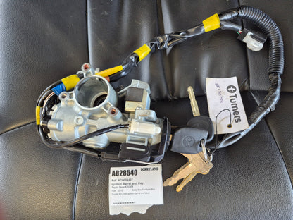 Toyota Dyna XZU308 XZU308-1007437 - Ignition Barrel and Key