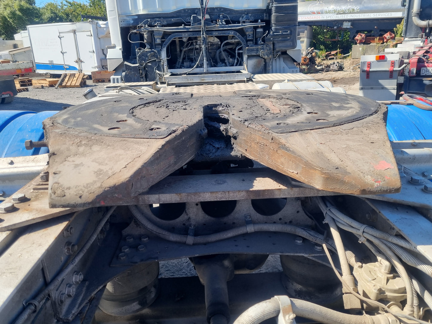 Mitsubishi Fuso Super Great FV FV54 - Fifth Wheel Hitch Coupling PN: jost turn table