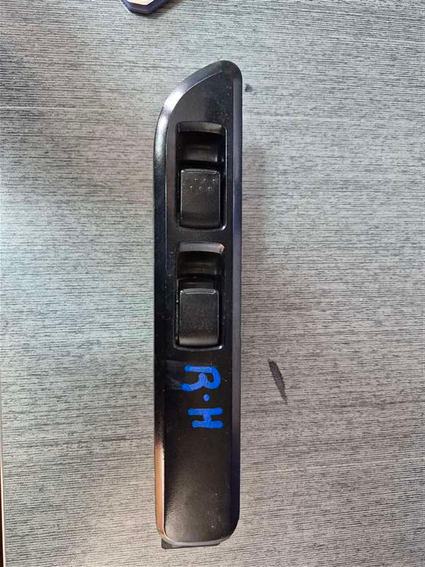 Mitsubishi Canter All Series FBA20 - Right Front Window Switch PN: MK645724