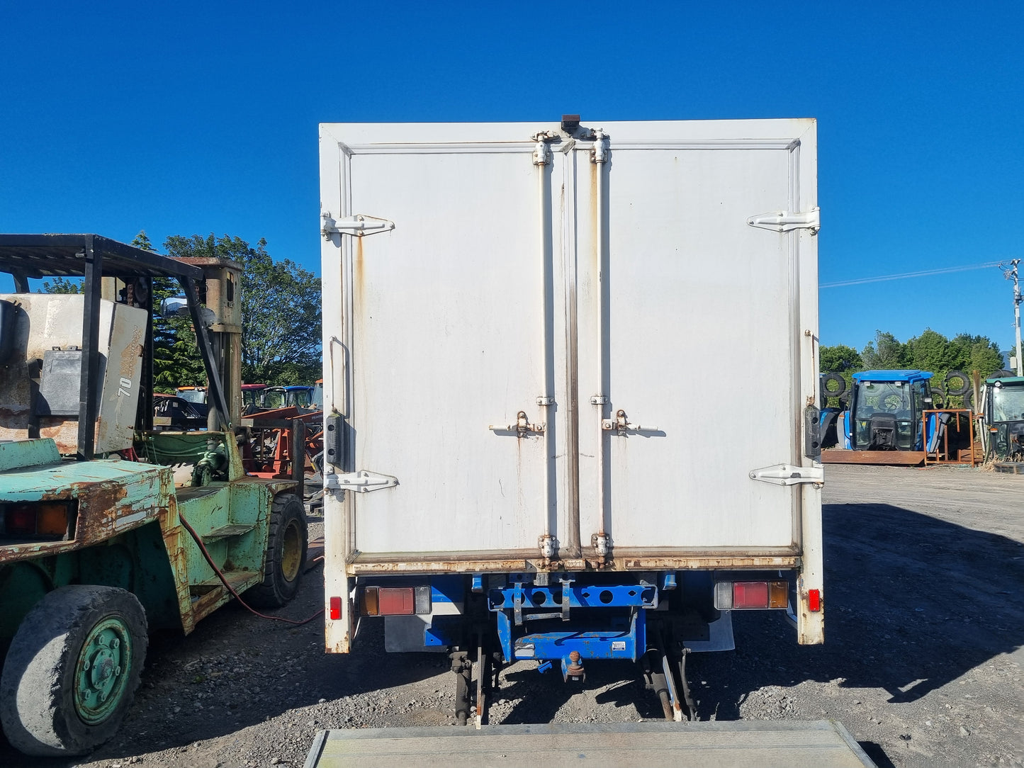 Isuzu N-Series NPR NPR66L - Box Body PN: curtainsider
