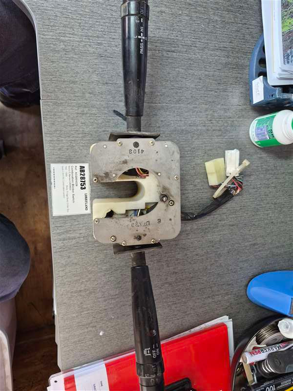 Isuzu C Series CXH50UI CXH50 - Combination Blinker Switch