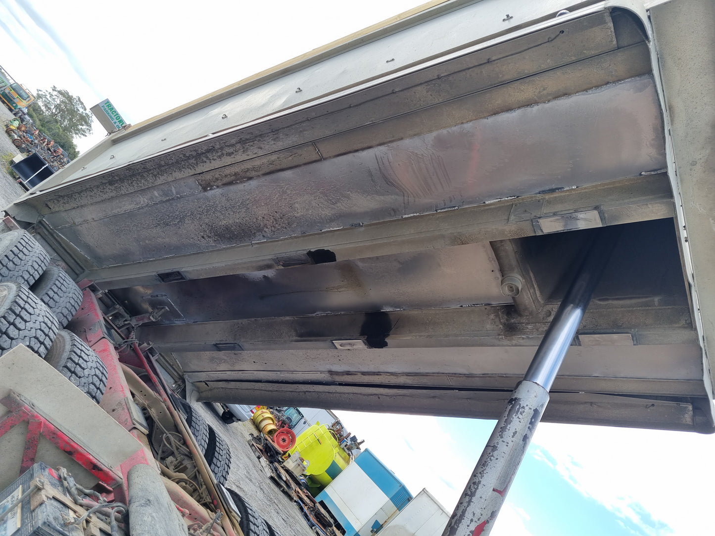 Ford Aeromax 9513 - Tipping Deck