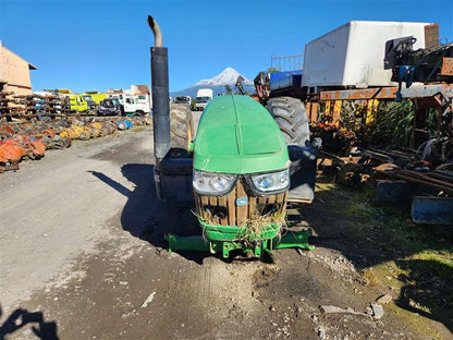 2014 John Deere Tractor 6105M 1L06105MAEG803395