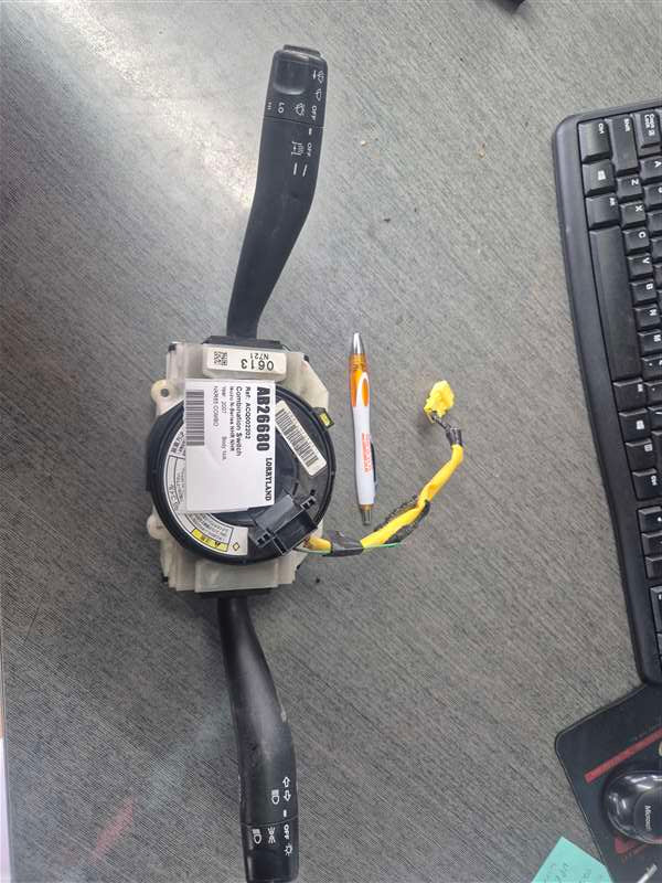 Isuzu N-Series NHR nmr85-7002739 - Combination Switch
