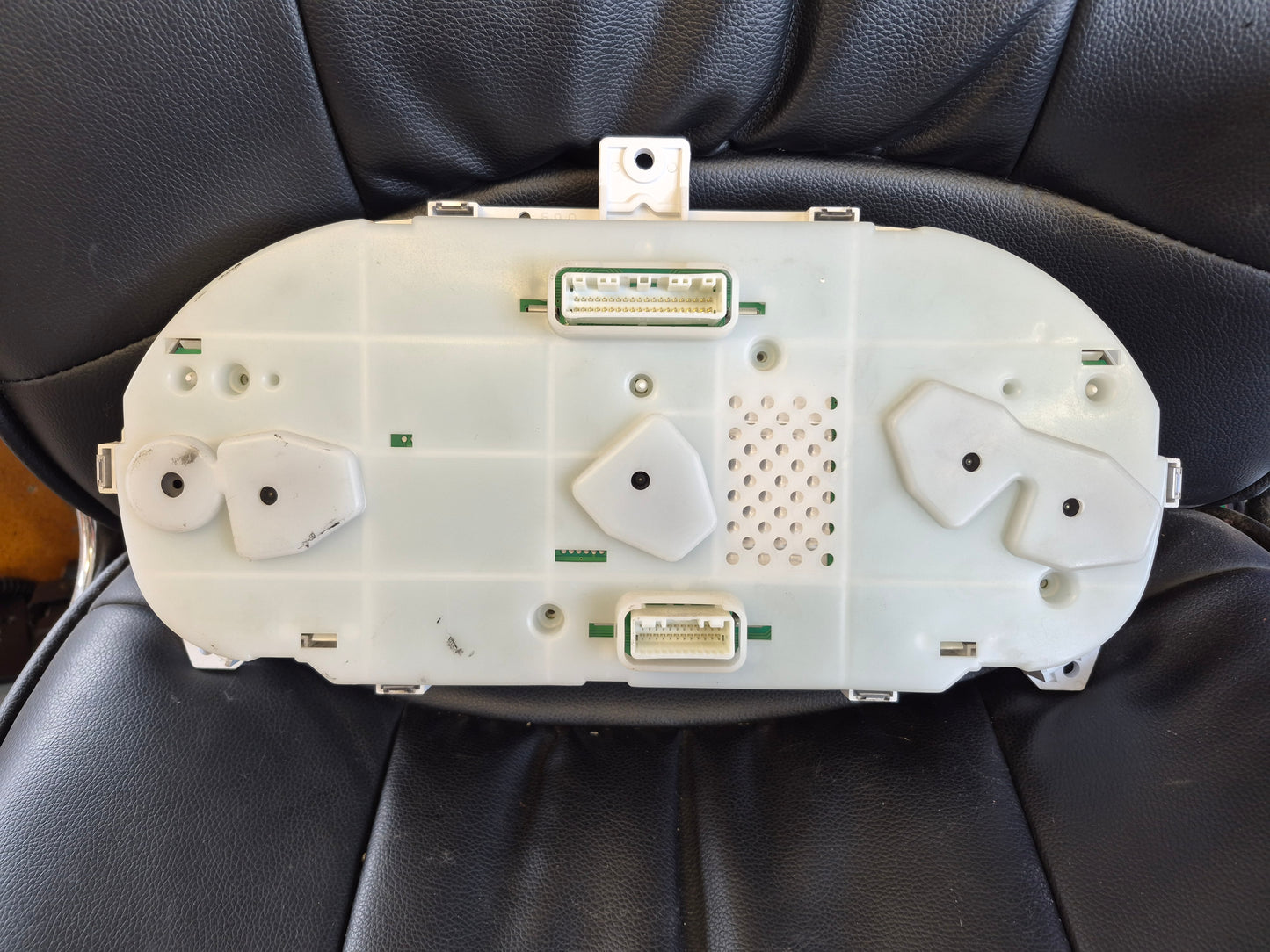 Toyota Dyna XZU308 XZU308-1007437 - Instrument Cluster PN: 83800-37K10
