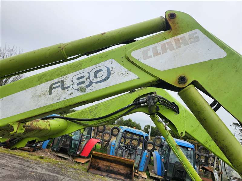 CLAAS Tractor AXOS 330