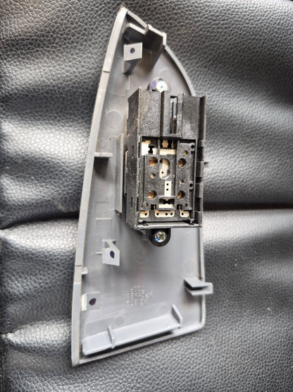 Isuzu N-Series NLR NLR85-7016677 - LH Electric Window Switch
