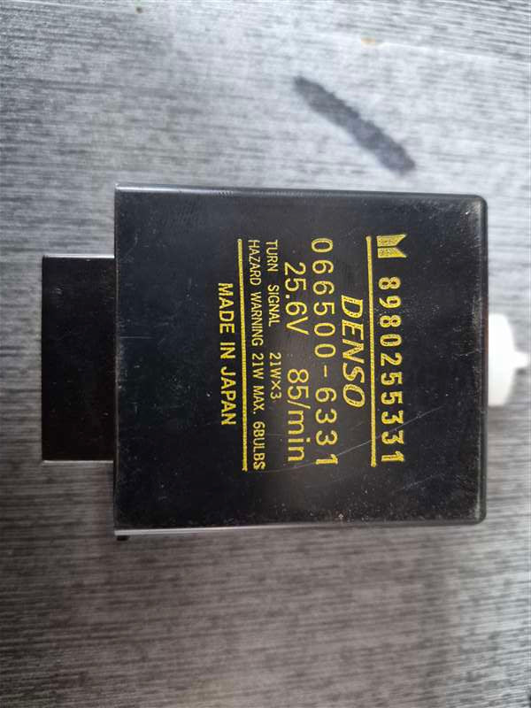 Nissan Atlas All Series ALR85 - Flasher Relay PN: 8980255331