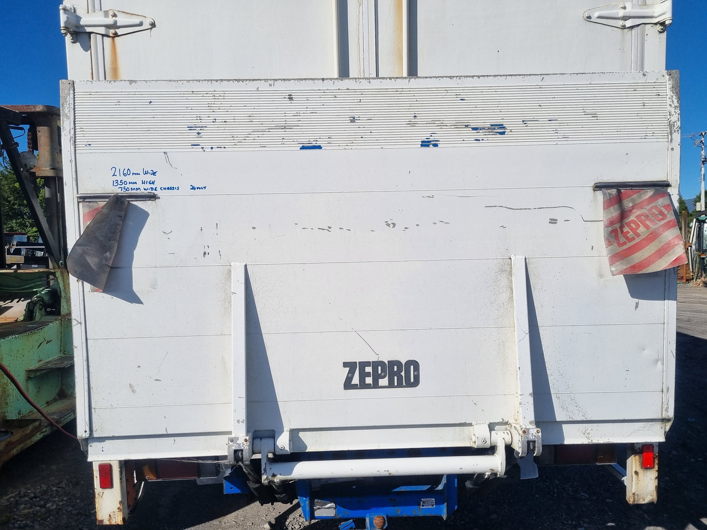 Isuzu N-Series NPR NPR66L - Tail Lifter PN: tail lift