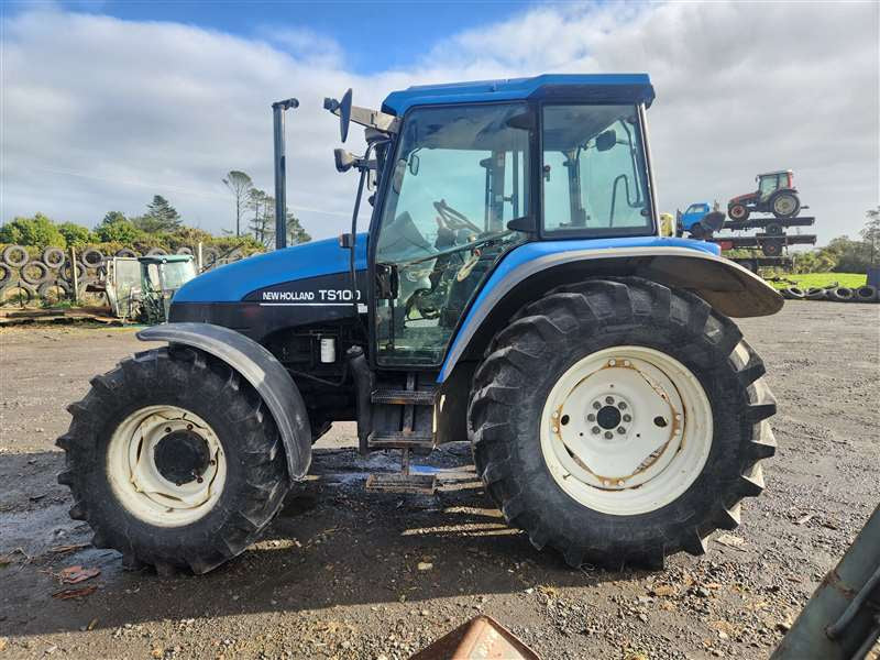 New Holland Tractor TS100............