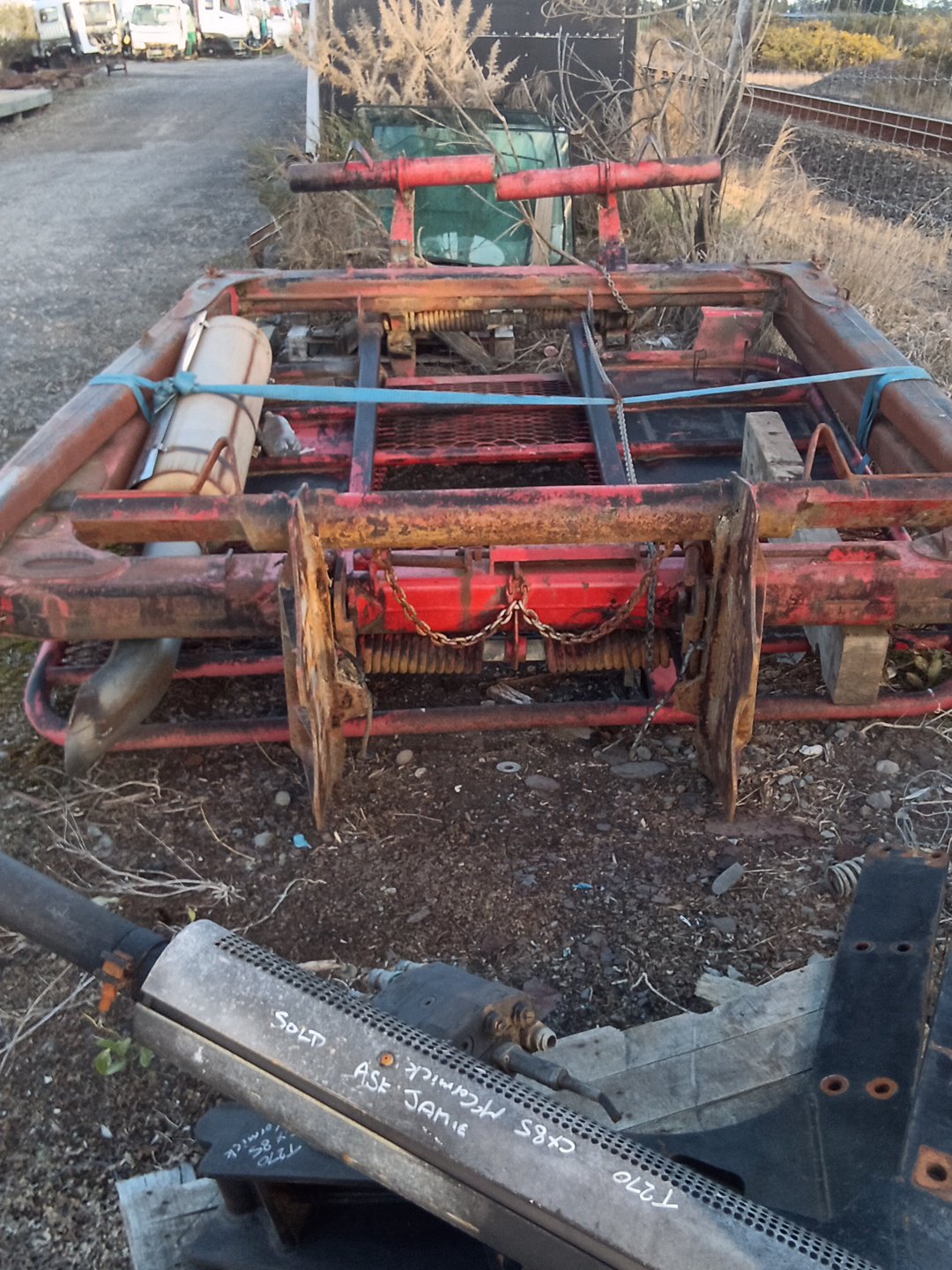 2006 Mack Qantum QH7888RS- log bolsters PN: