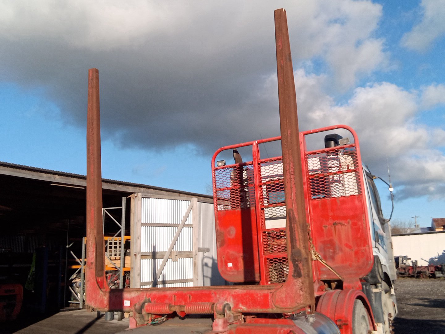 2005 Mack Qantum QH7888RS- log bolsters PN: