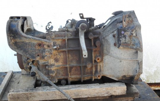 1999 Toyota Dyna BU306 bu306-0001840- Trans/Gearbox PN: 2569