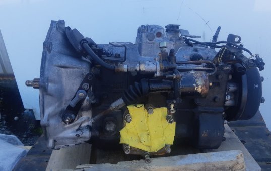 1999 Nissan Condor MK mk211-20503- Trans/Gearbox PN: 2949
