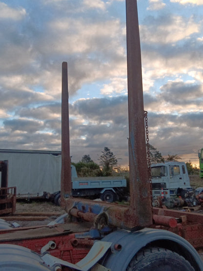 2000 fh12- log bolsters PN: