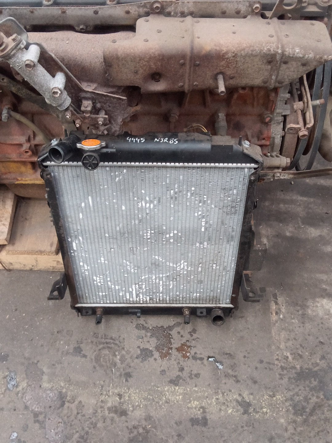 2014 Isuzu N-Series NLR NLR85-7016677- Radiator PN: