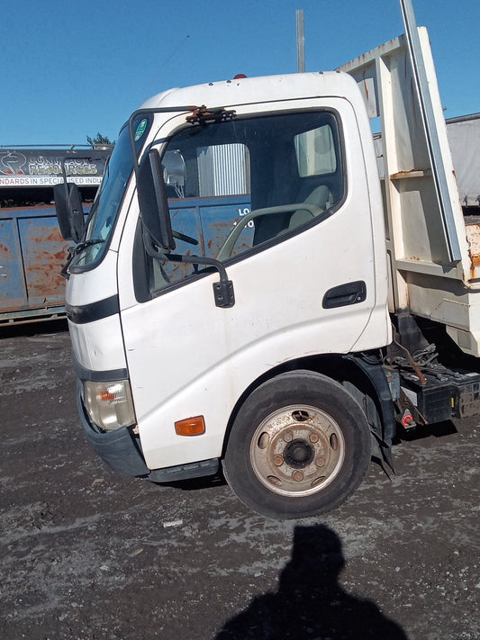 2006 Hino Dutro 000290