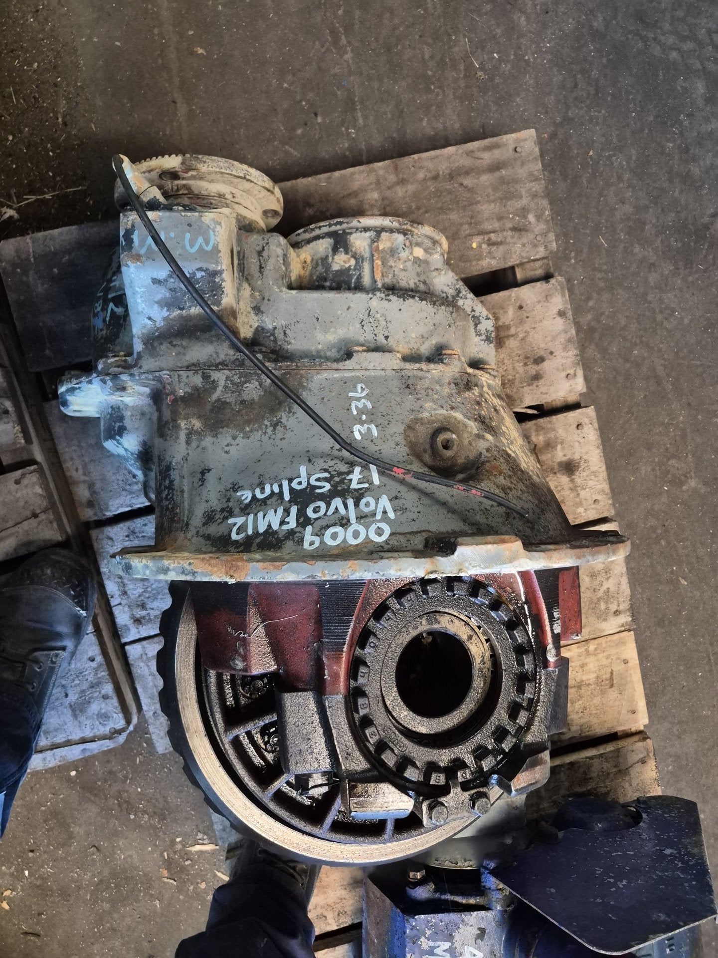 2000 fh12- Front Differential Head PN: Front diff head with power divider 3.36 Ratio