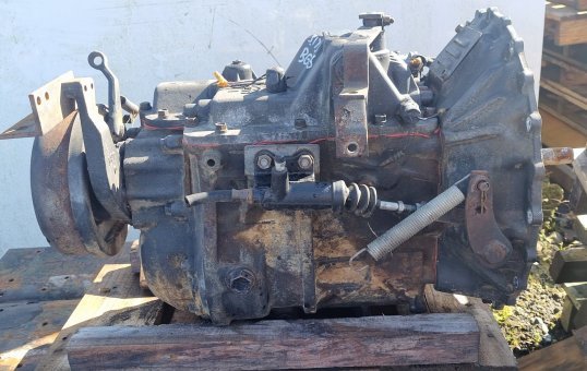 1996 Isuzu N-Series NRR nrr33c2-300284- Trans/Gearbox PN: 3173