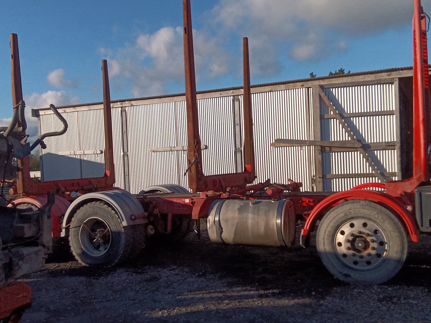 2005 Mack Qantum QH7888RS- log bolsters PN: