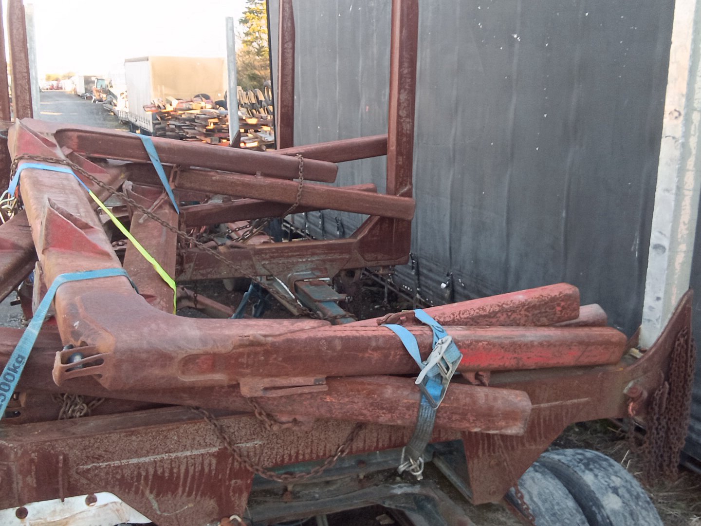 2006 Mack Qantum QH7888RS- log bolsters PN: trailer bolsters